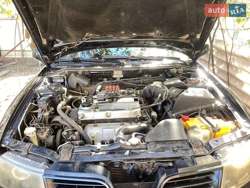 Седан Mitsubishi Carisma 2004 в Полтаві