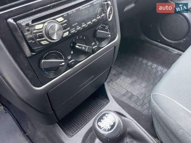 Седан Mitsubishi Carisma 2002 в Жмеринці