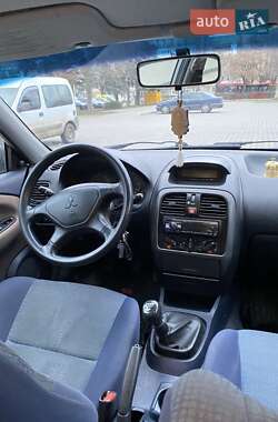 Лифтбек Mitsubishi Carisma 2001 в 