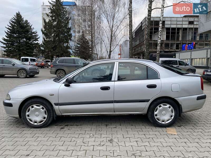 Лифтбек Mitsubishi Carisma 2001 в Кельменцах