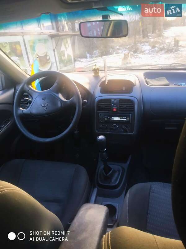 Ліфтбек Mitsubishi Carisma 2002 в Чернігові