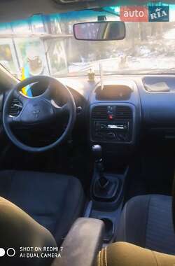 Лифтбек Mitsubishi Carisma 2002 в 