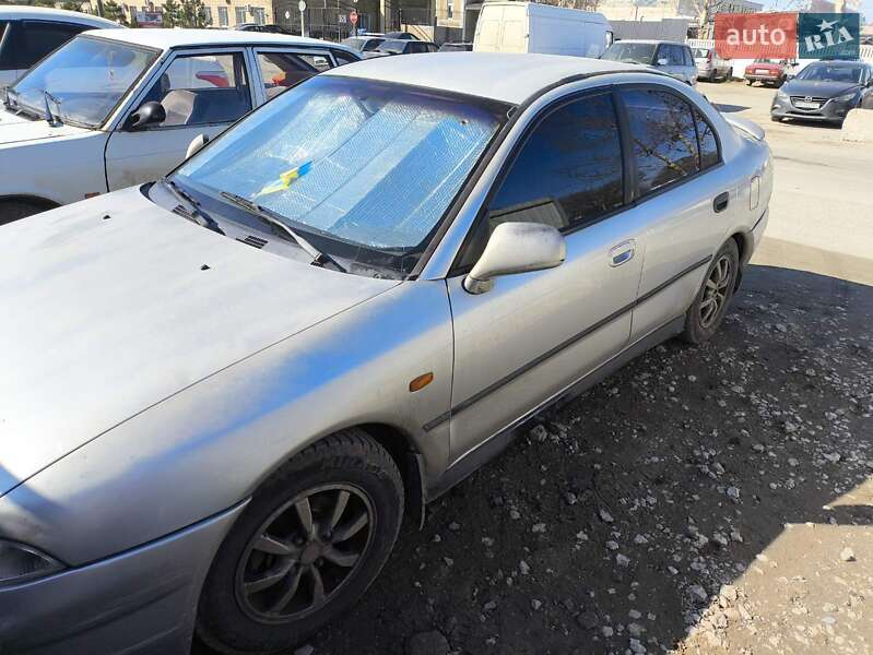 Лифтбек Mitsubishi Carisma 1996 в Одессе