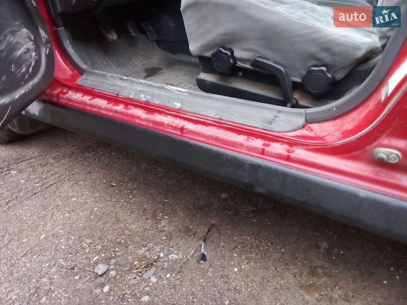 Лифтбек Mitsubishi Carisma 1998 в Черновцах