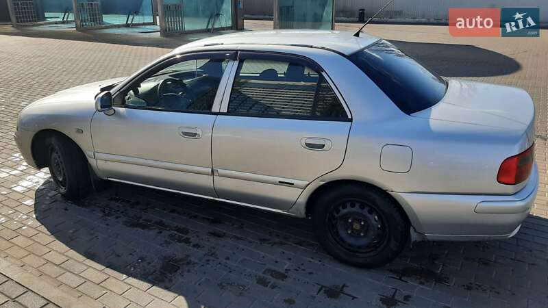 Седан Mitsubishi Carisma 2002 в Киеве