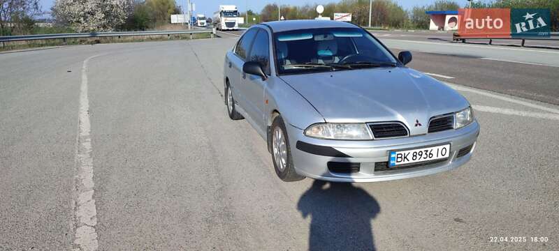 Лифтбек Mitsubishi Carisma 2001 в Дубно