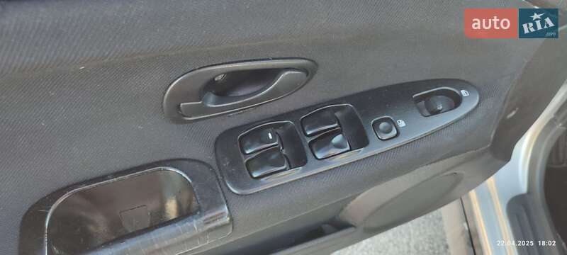 Лифтбек Mitsubishi Carisma 2001 в Дубно