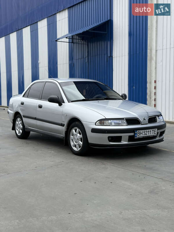 Седан Mitsubishi Carisma 1999 в Одессе