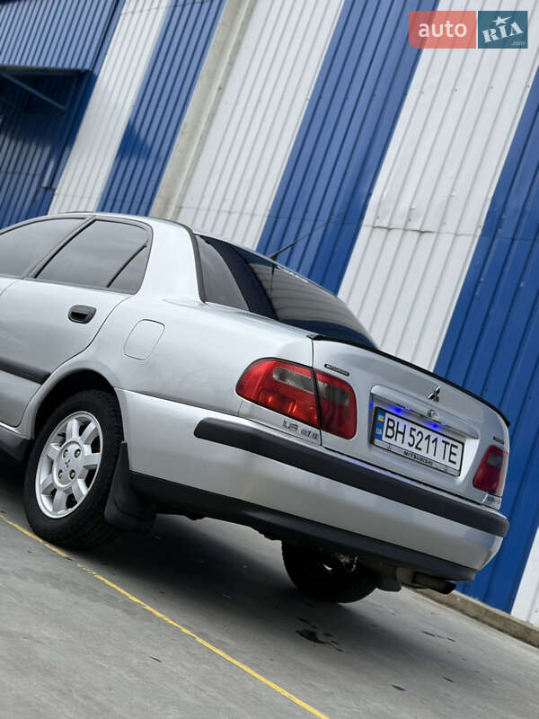 Седан Mitsubishi Carisma 1999 в Одессе