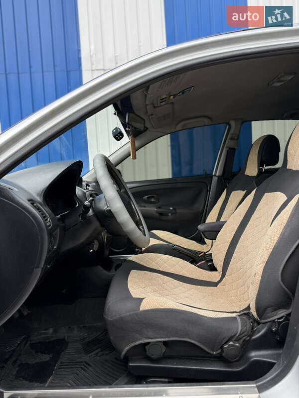 Седан Mitsubishi Carisma 1999 в Одессе
