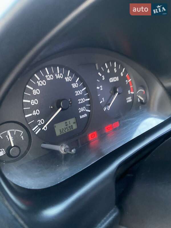 Седан Mitsubishi Carisma 2002 в Ровно