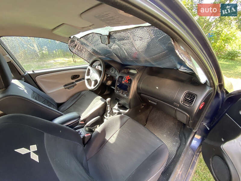 Лифтбек Mitsubishi Carisma 2002 в Светловодске