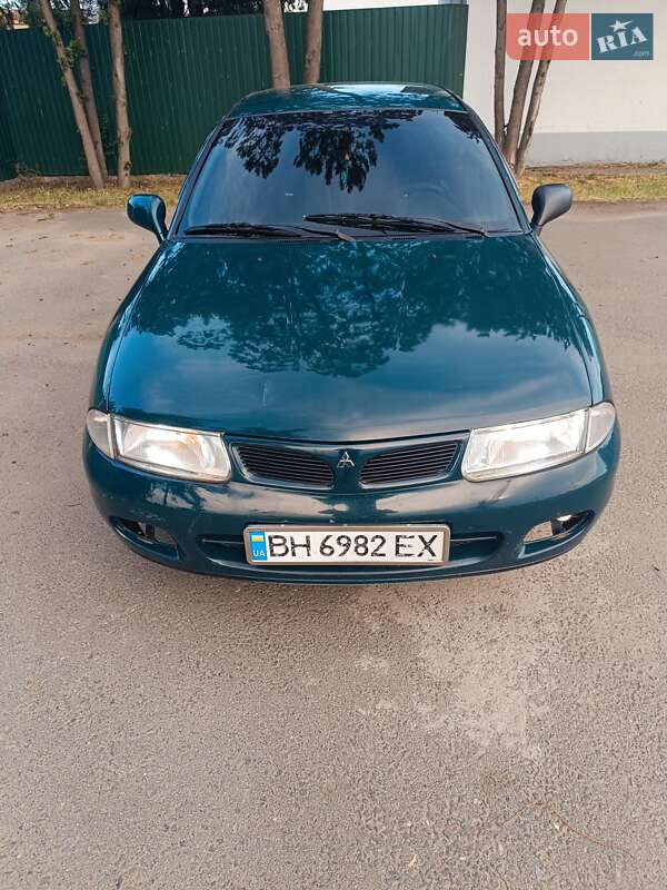 Ліфтбек Mitsubishi Carisma 1996 в 