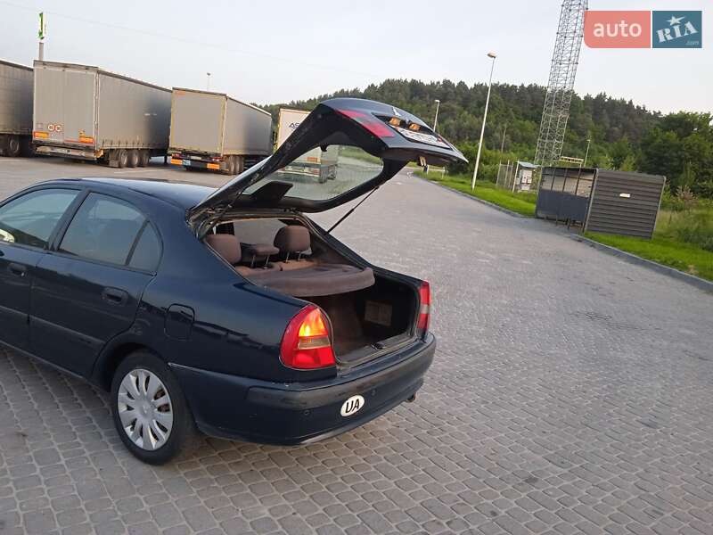 Ліфтбек Mitsubishi Carisma 1999 в Львові