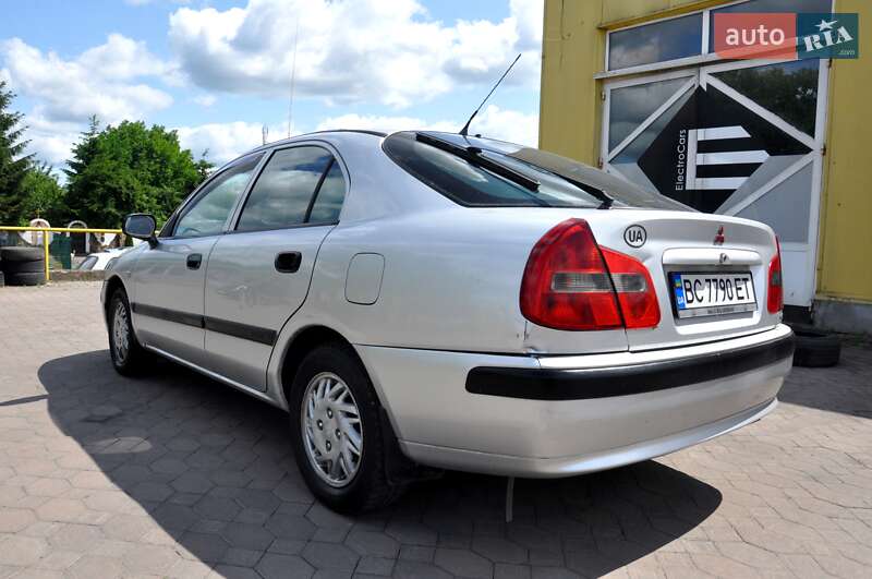 Лифтбек Mitsubishi Carisma 2000 в Львове