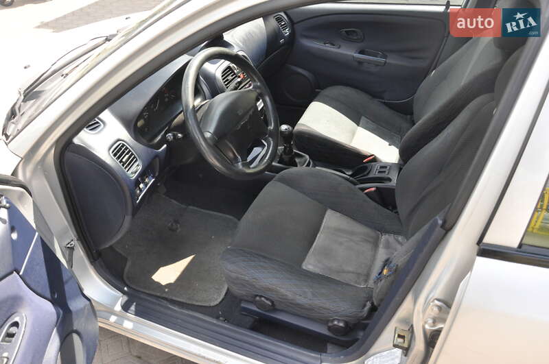 Лифтбек Mitsubishi Carisma 2000 в Львове