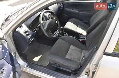 Лифтбек Mitsubishi Carisma 2000 в 