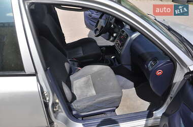 Лифтбек Mitsubishi Carisma 2000 в 