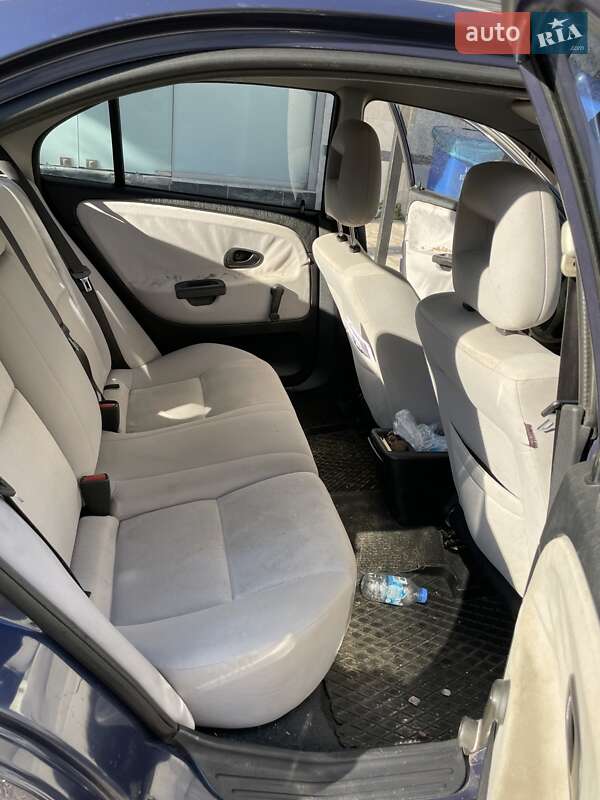 Лифтбек Mitsubishi Carisma 2002 в Тернополе