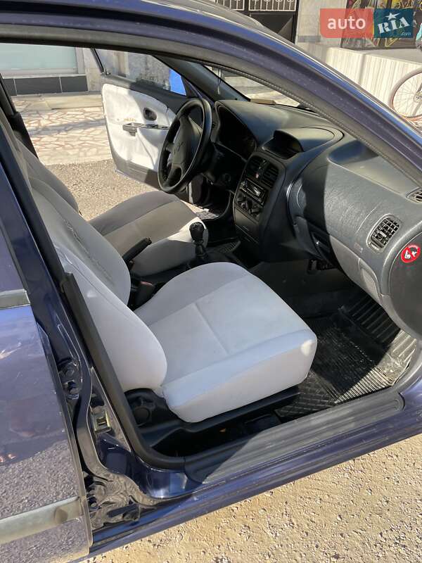 Лифтбек Mitsubishi Carisma 2002 в Тернополе