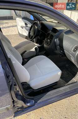 Лифтбек Mitsubishi Carisma 2002 в 