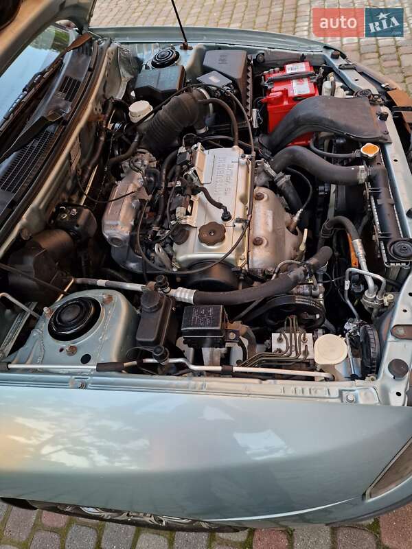 Седан Mitsubishi Carisma 2003 в Львові