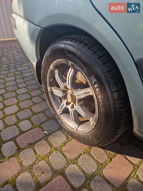 Седан Mitsubishi Carisma 2003 в Львові