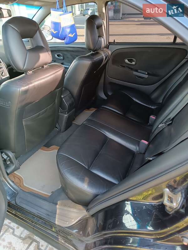 Ліфтбек Mitsubishi Carisma 2003 в Києві