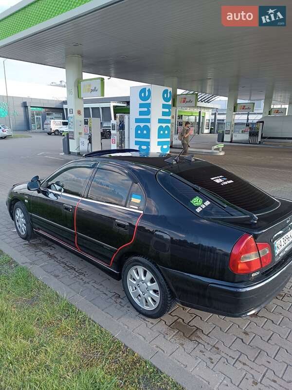 Ліфтбек Mitsubishi Carisma 2003 в Києві