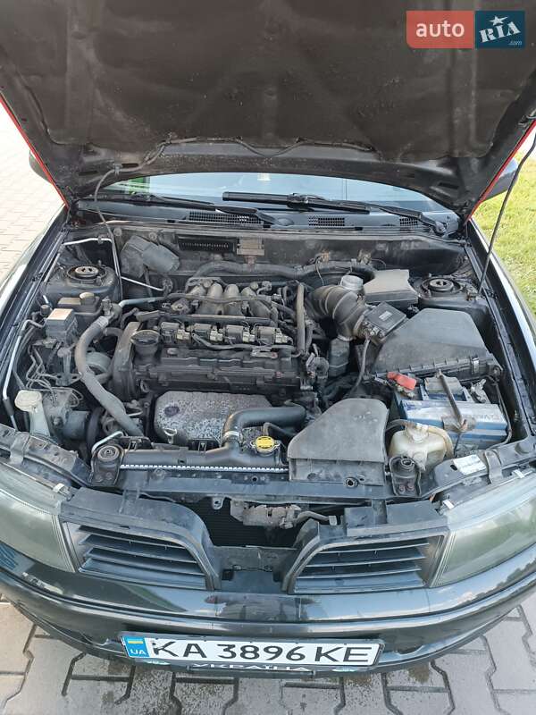 Ліфтбек Mitsubishi Carisma 2003 в Києві