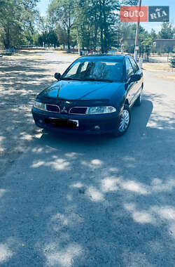 Лифтбек Mitsubishi Carisma 2001 в Сарате