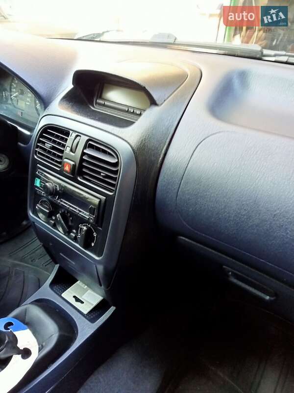 Седан Mitsubishi Carisma 2000 в Киеве