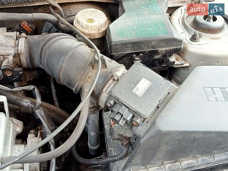 Седан Mitsubishi Carisma 2000 в Киеве