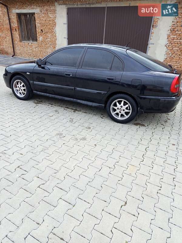 Лифтбек Mitsubishi Carisma 2002 в Тернополе