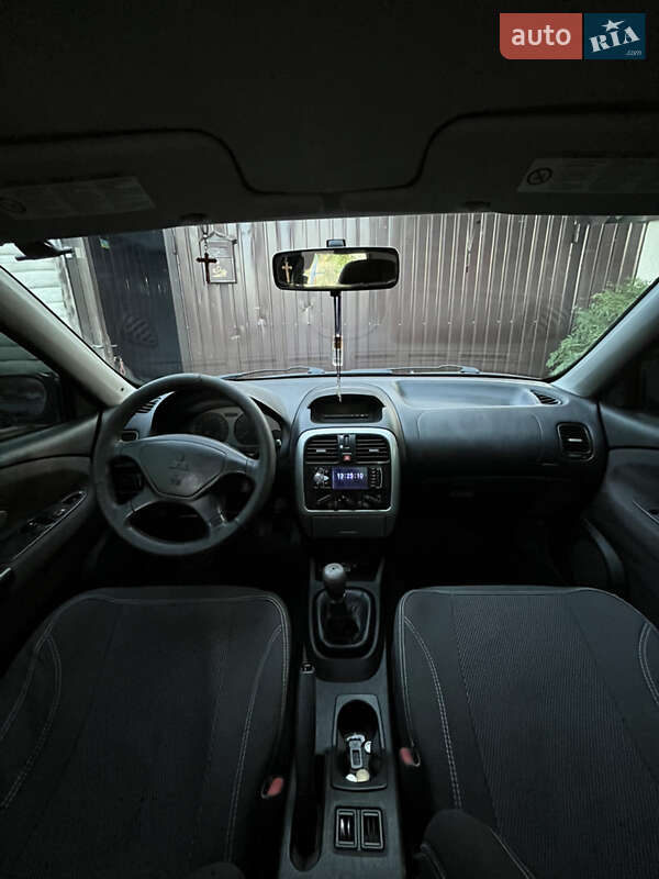 Седан Mitsubishi Carisma 2003 в Харькове