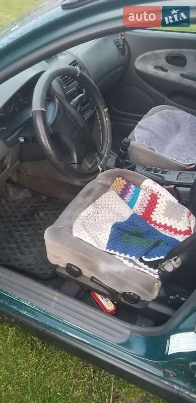 Седан Mitsubishi Carisma 1997 в Ровно