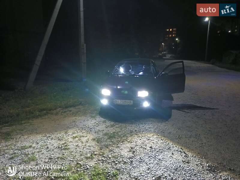 Седан Mitsubishi Carisma 2003 в Кременчуці