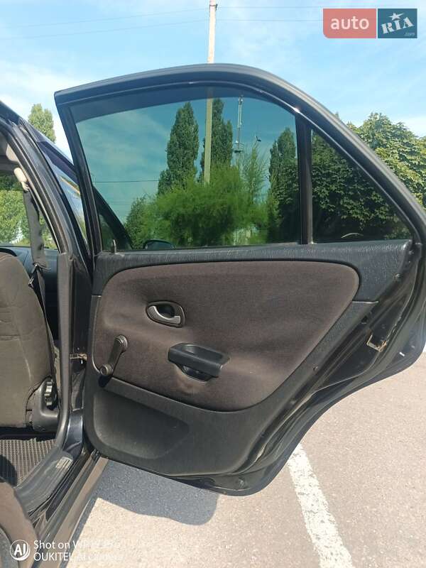 Седан Mitsubishi Carisma 2003 в Кременчуці