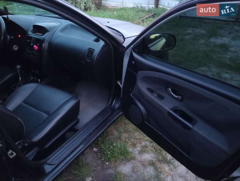 Седан Mitsubishi Carisma 2003 в Буче