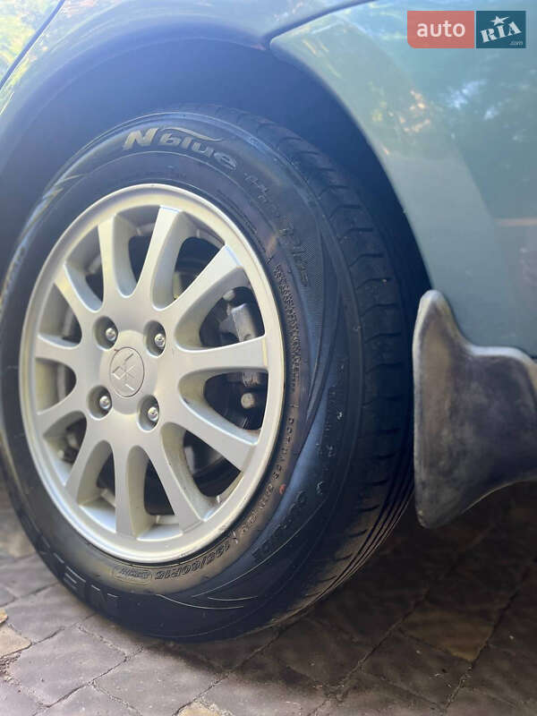 Лифтбек Mitsubishi Carisma 2003 в Одессе