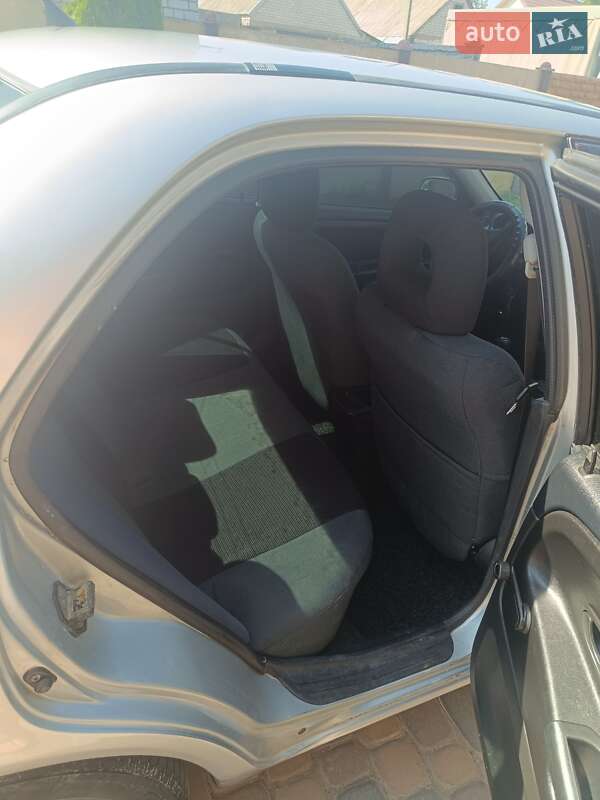 Седан Mitsubishi Carisma 2001 в Пятихатках