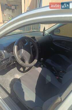 Седан Mitsubishi Carisma 2001 в 