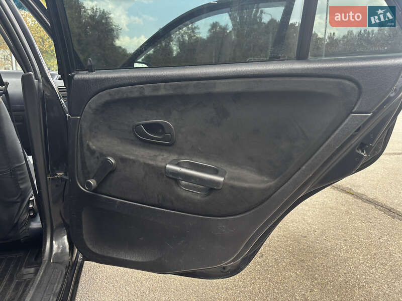 Седан Mitsubishi Carisma 2003 в Запорожье