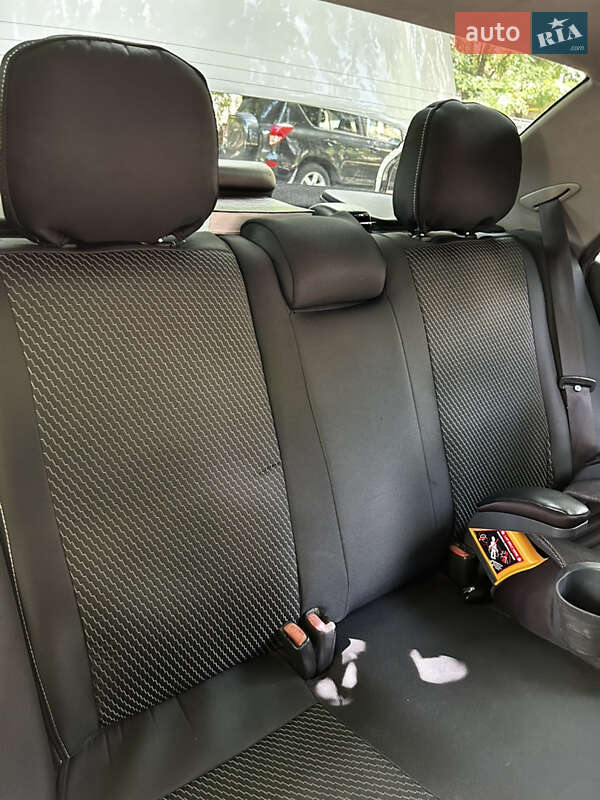 Седан Mitsubishi Carisma 1999 в Днепре