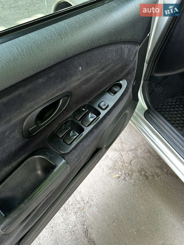 Седан Mitsubishi Carisma 1999 в Днепре