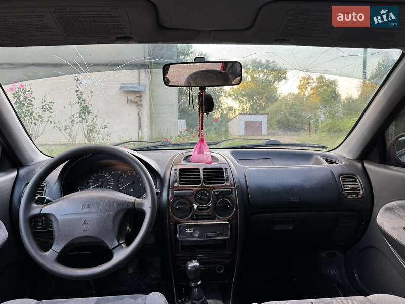 Лифтбек Mitsubishi Carisma 1996 в Иршаве