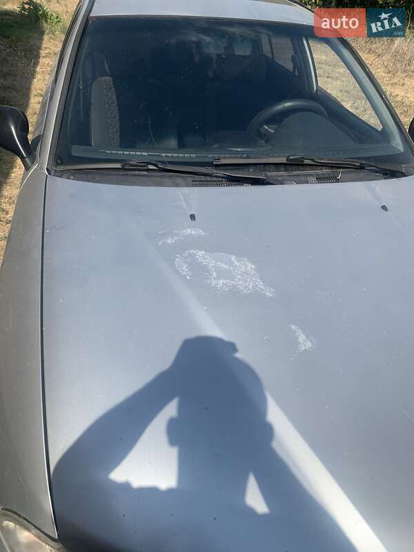 Ліфтбек Mitsubishi Carisma 2002 в Дніпрі