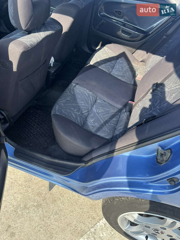 Лифтбек Mitsubishi Carisma 2001 в Синельниково