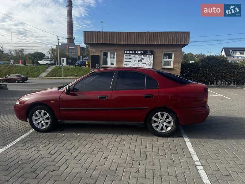 Лифтбек Mitsubishi Carisma 1998 в Черновцах