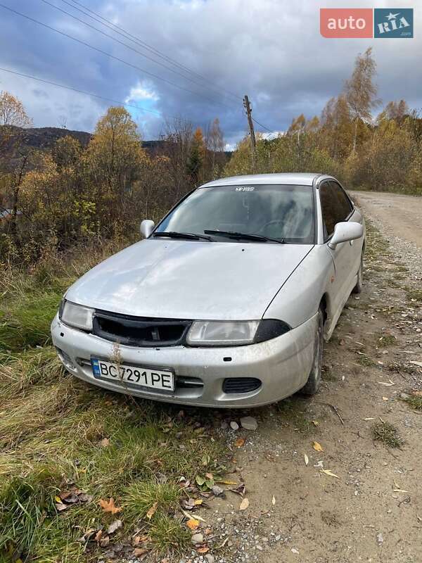 Седан Mitsubishi Carisma 1997 в Бориславе